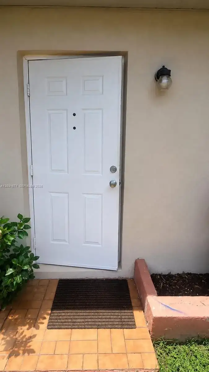 8935 SW 28th St # 8935, Miami FL 33165 photo 2