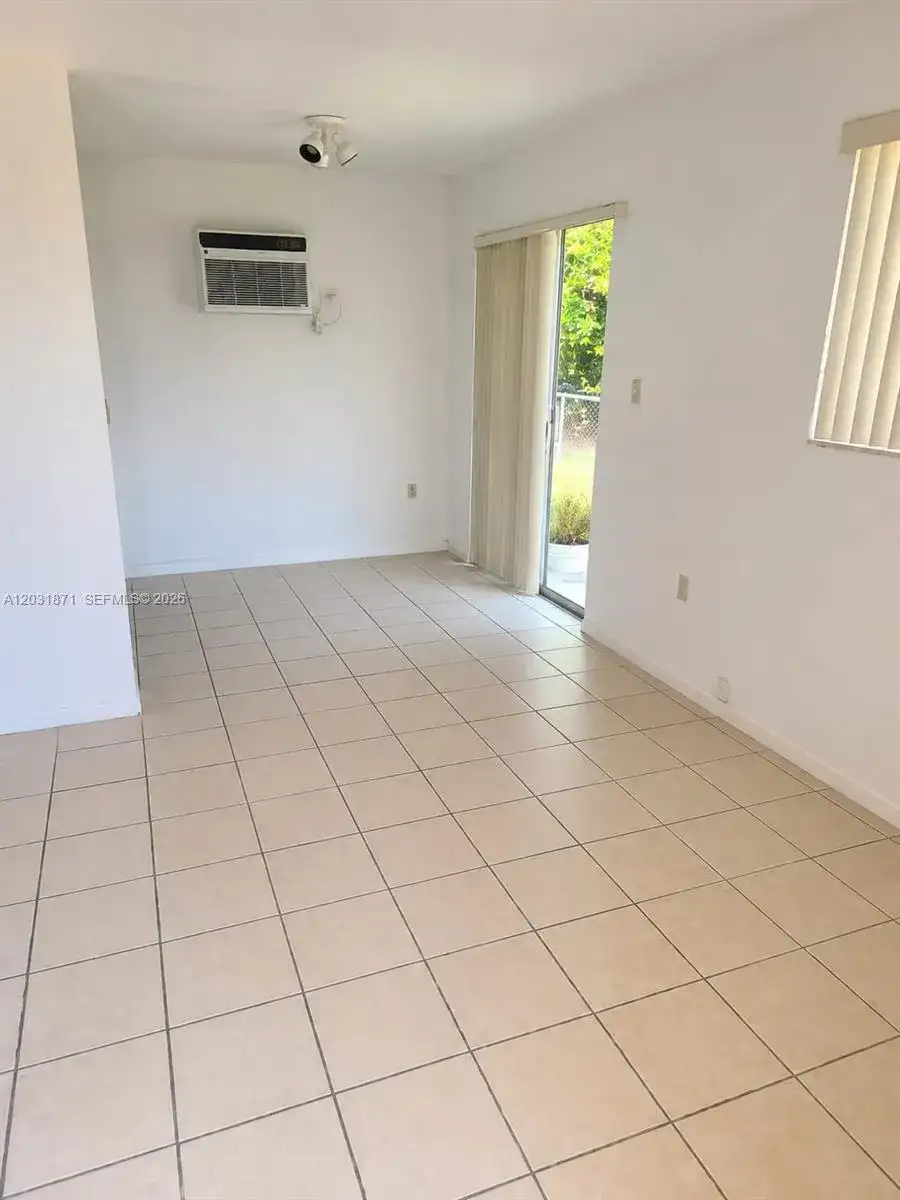 8935 SW 28th St # 8935, Miami FL 33165 photo 3