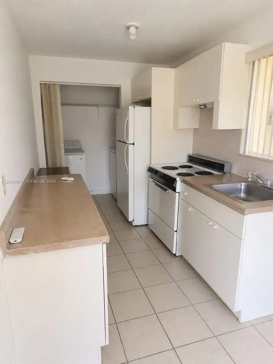 8935 SW 28th St # 8935, Miami FL 33165 photo 5