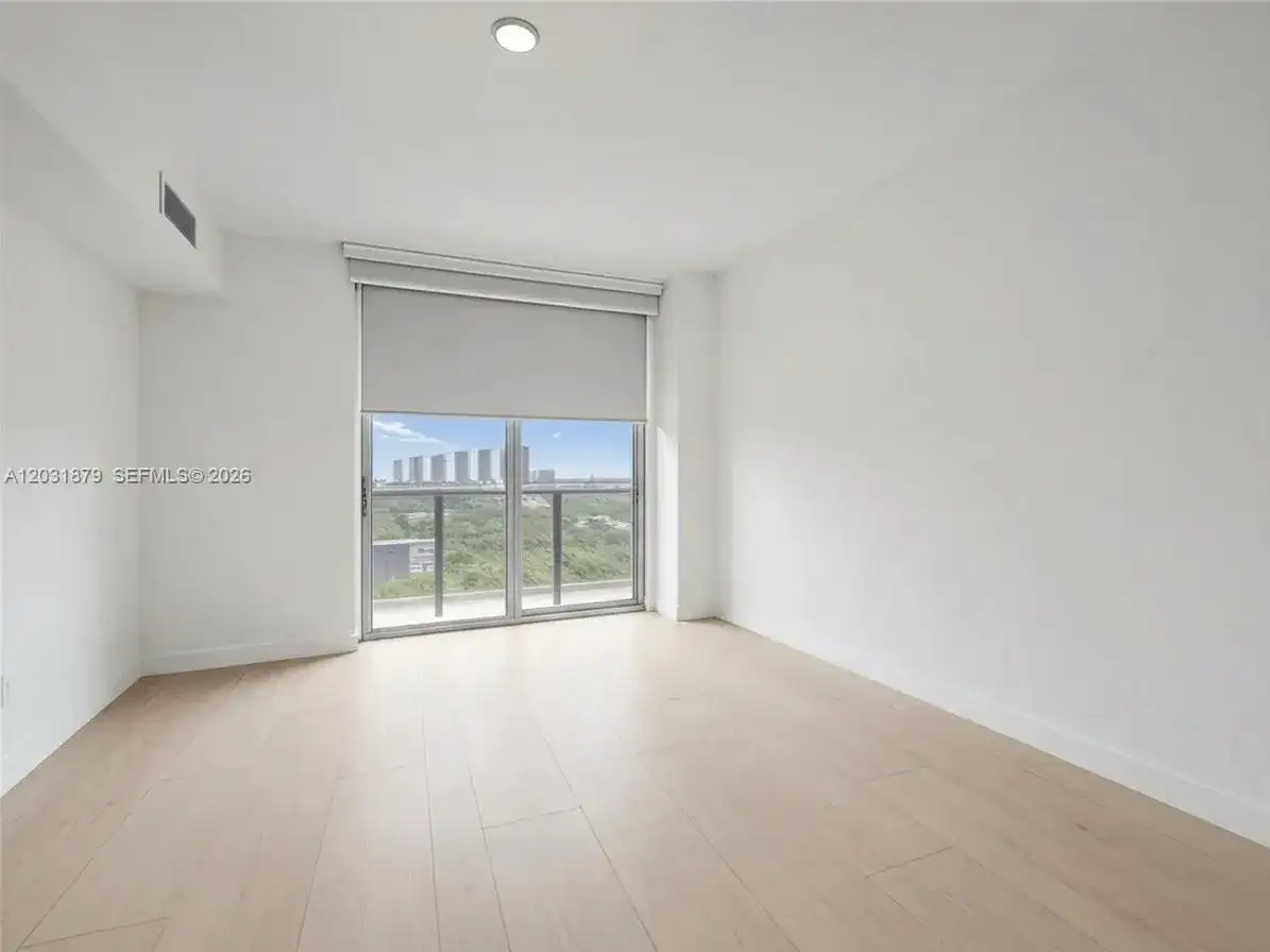 16385 Biscayne Blvd # 1615, North Miami Beach FL 33160 photo 4