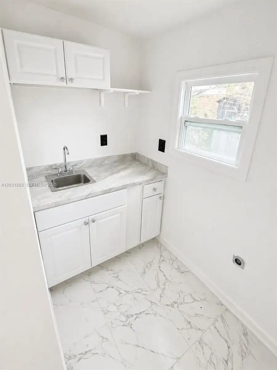 15720 NW 28th Pl, Miami Gardens FL 33054 photo 3