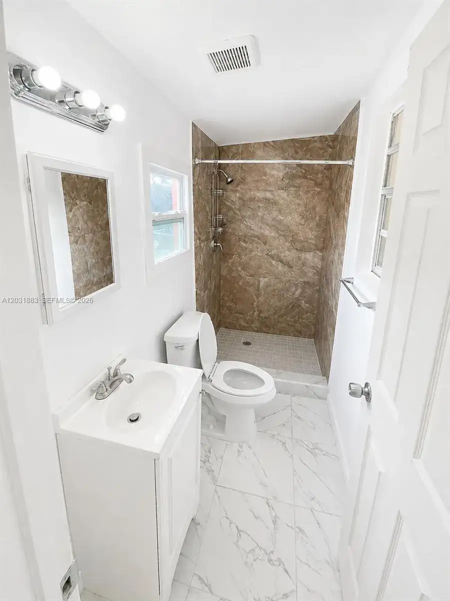 15720 NW 28th Pl, Miami Gardens FL 33054 photo 4