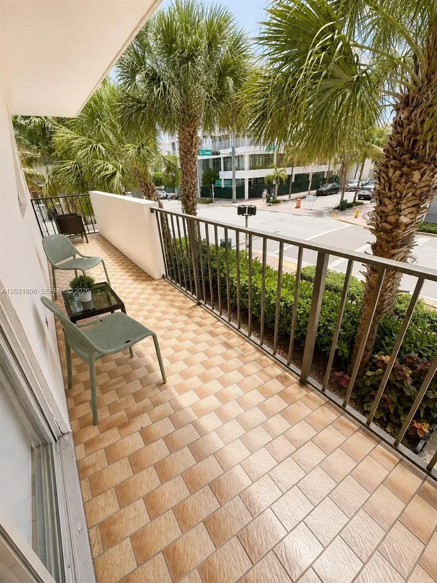 1150 Collins Ave # 204, Miami Beach FL 33139
