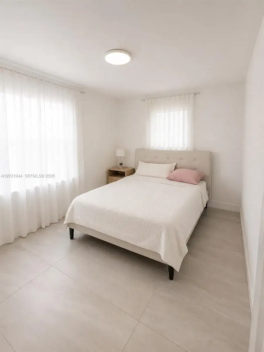 800 NE 2nd Ct, Hallandale Beach FL 33009 photo 5