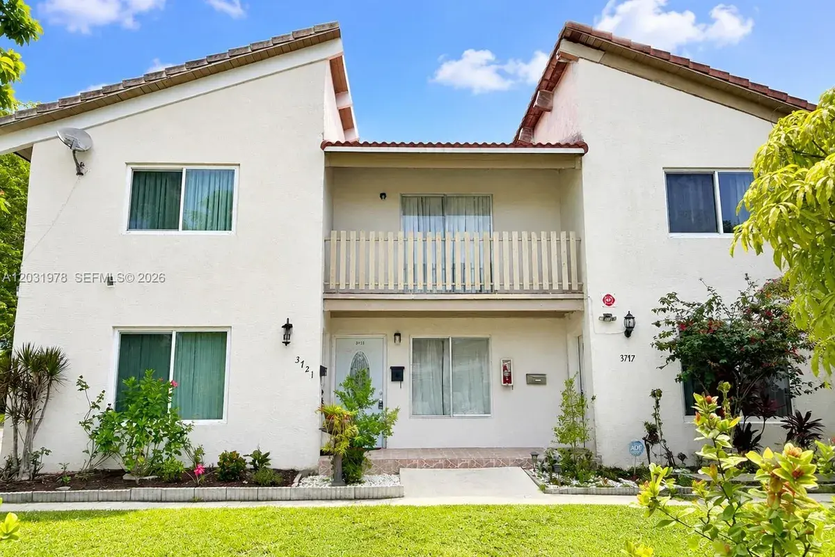 3719 Riverside Dr, Coral Springs FL 33065