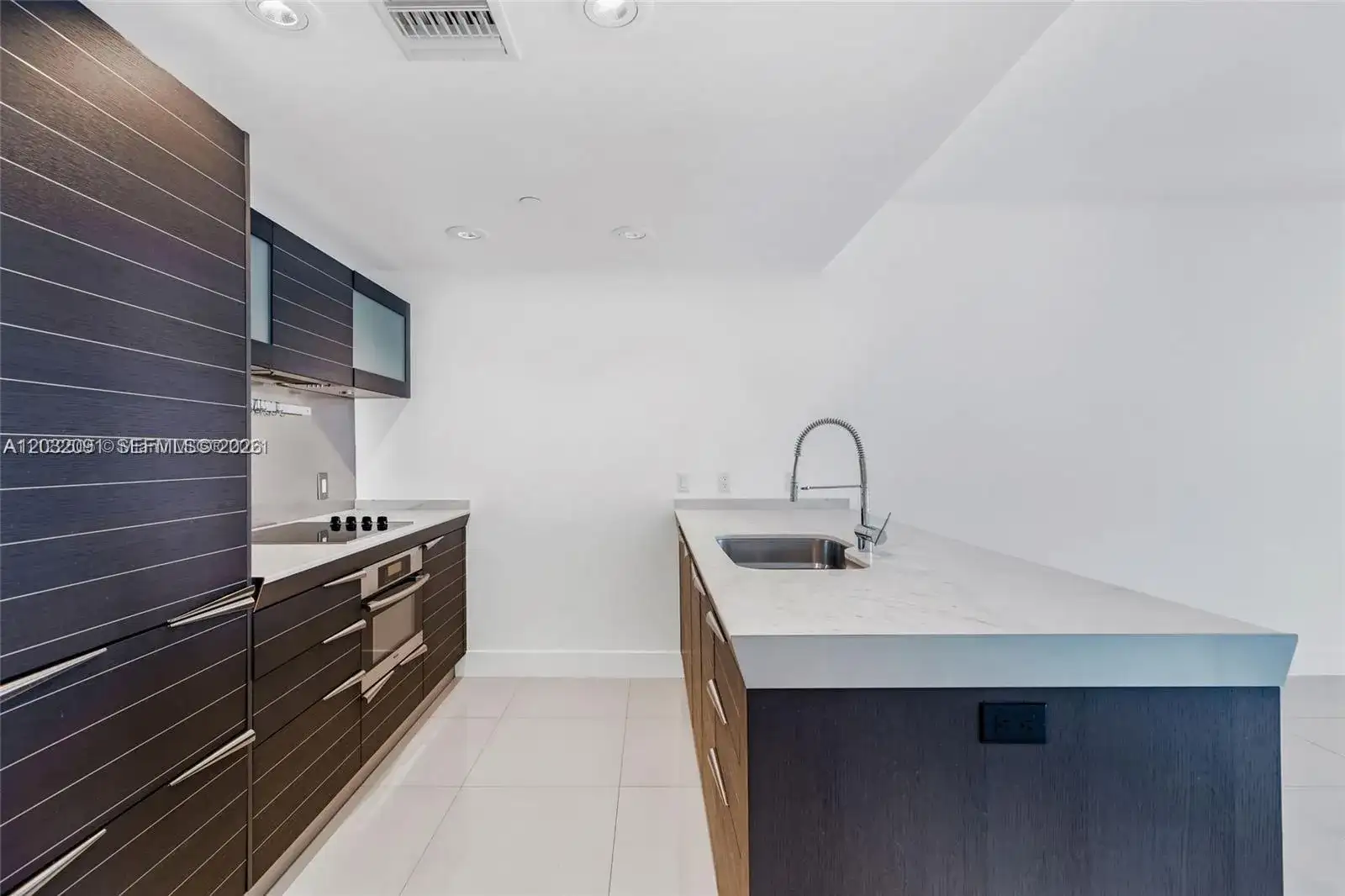 200 Biscayne Boulevard Way # 3713, Miami FL 33131 photo 2