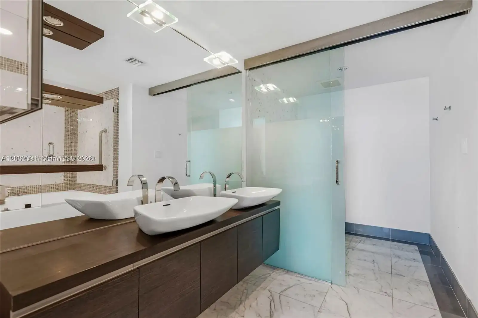 200 Biscayne Boulevard Way # 3713, Miami FL 33131 photo 3