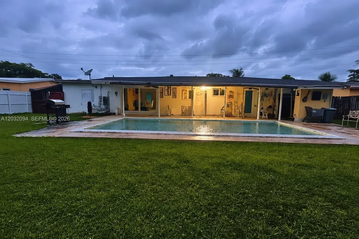 6492 SW 25th St, Miramar FL 33023
