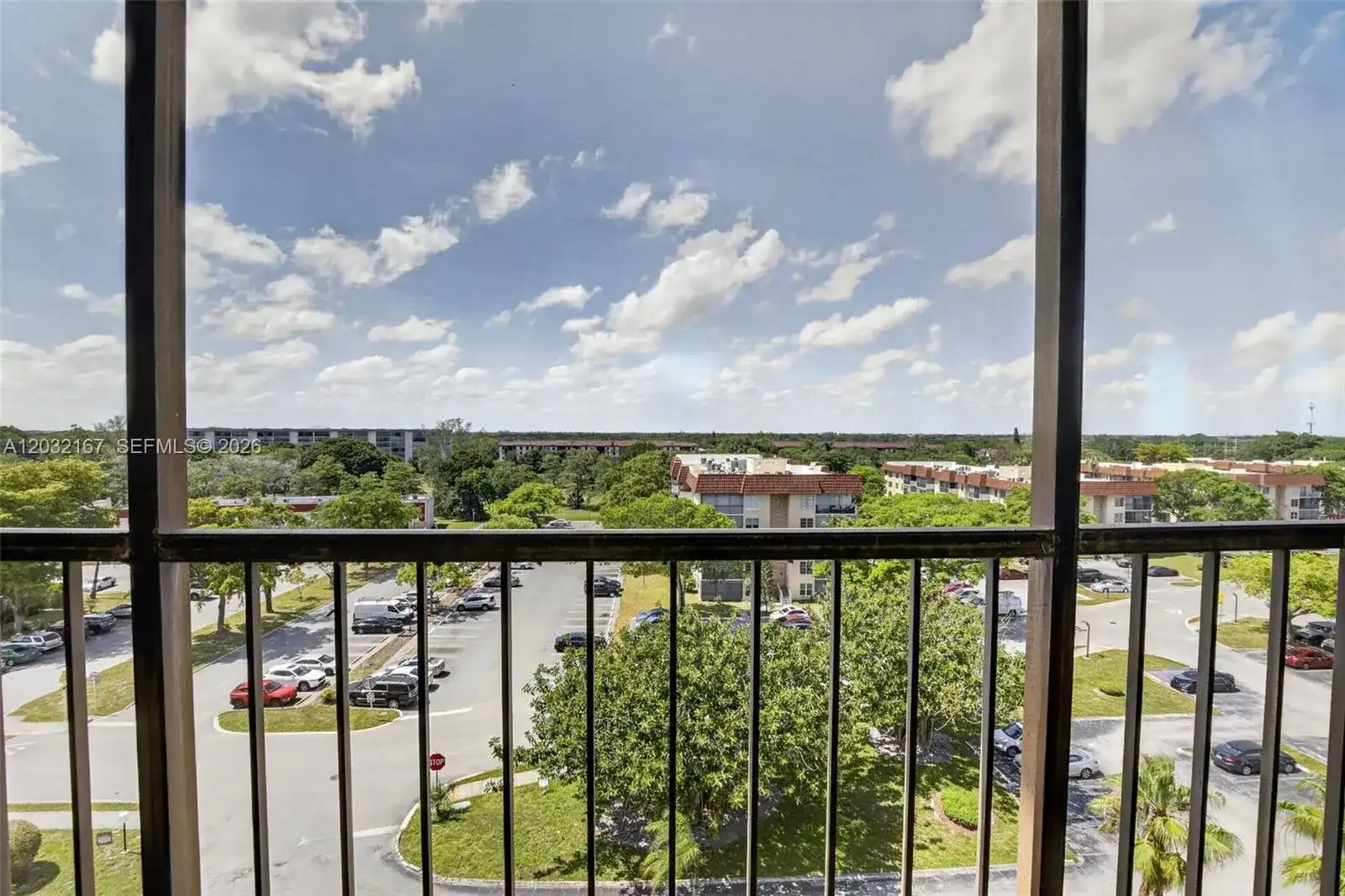 4174 Inverrary Dr # 805, Lauderhill FL 33319