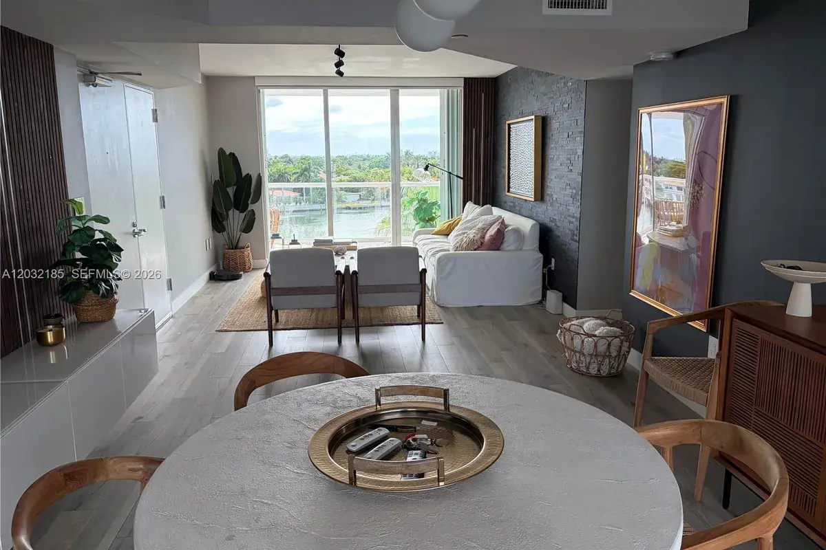 5900 Collins Ave # 702, Miami Beach FL 33140