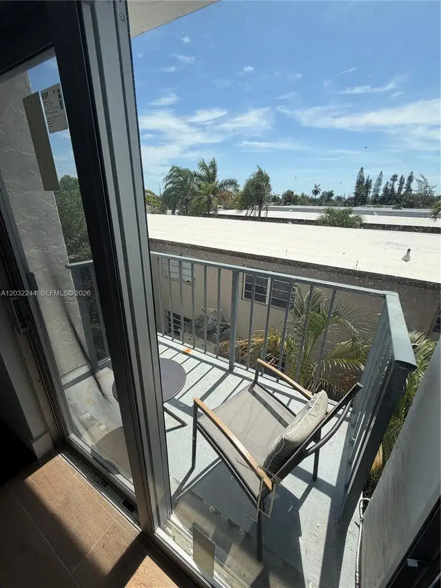 1960 Marseille Dr # 304, Miami Beach FL 33141 photo 2