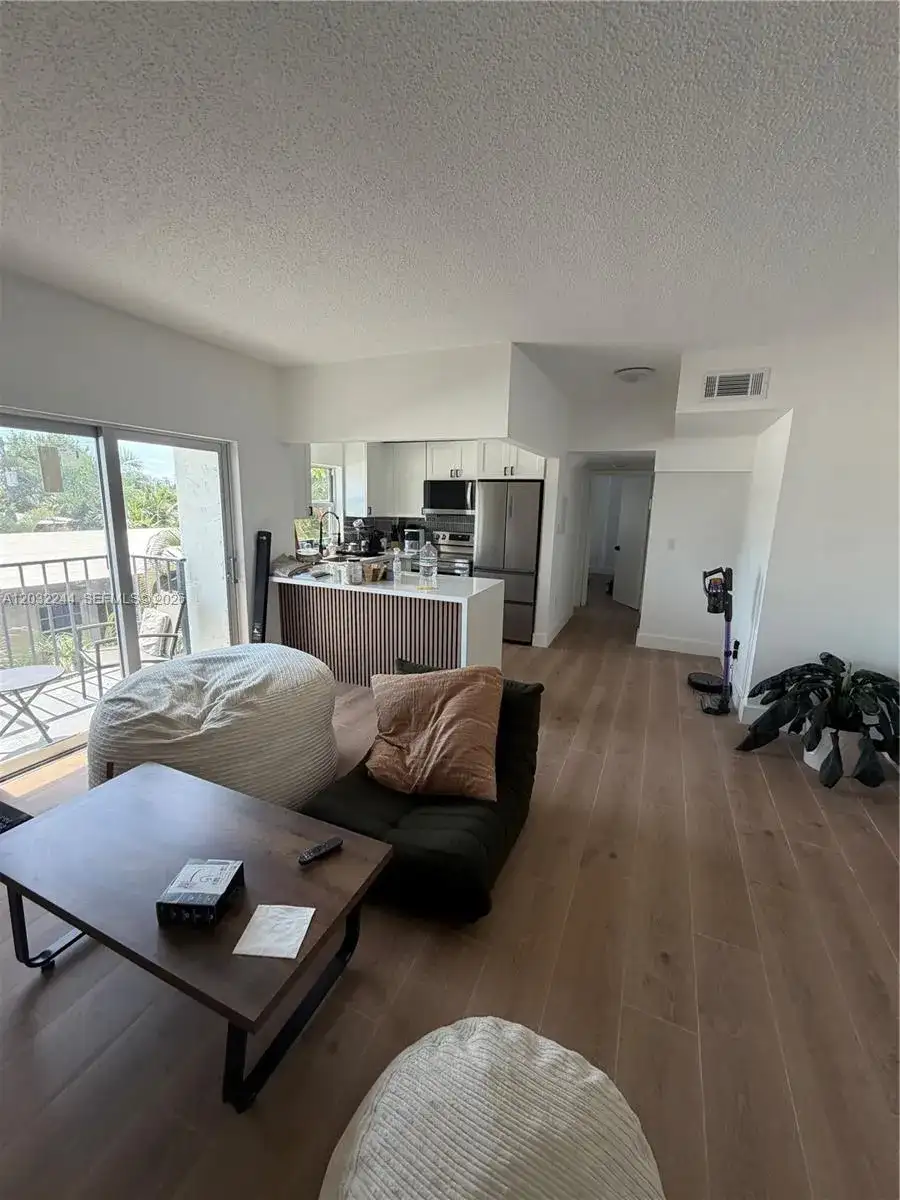1960 Marseille Dr # 304, Miami Beach FL 33141 photo 4