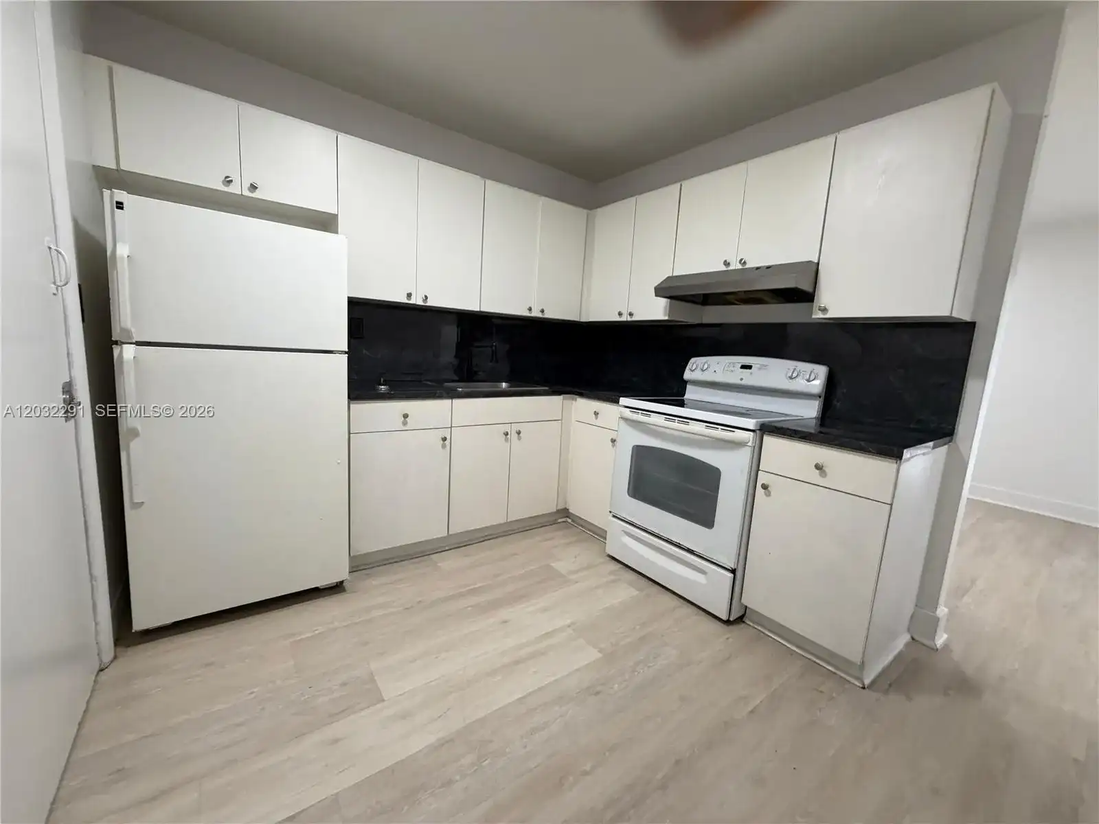 12215 W Dixie Hwy # 206, North Miami FL 33161