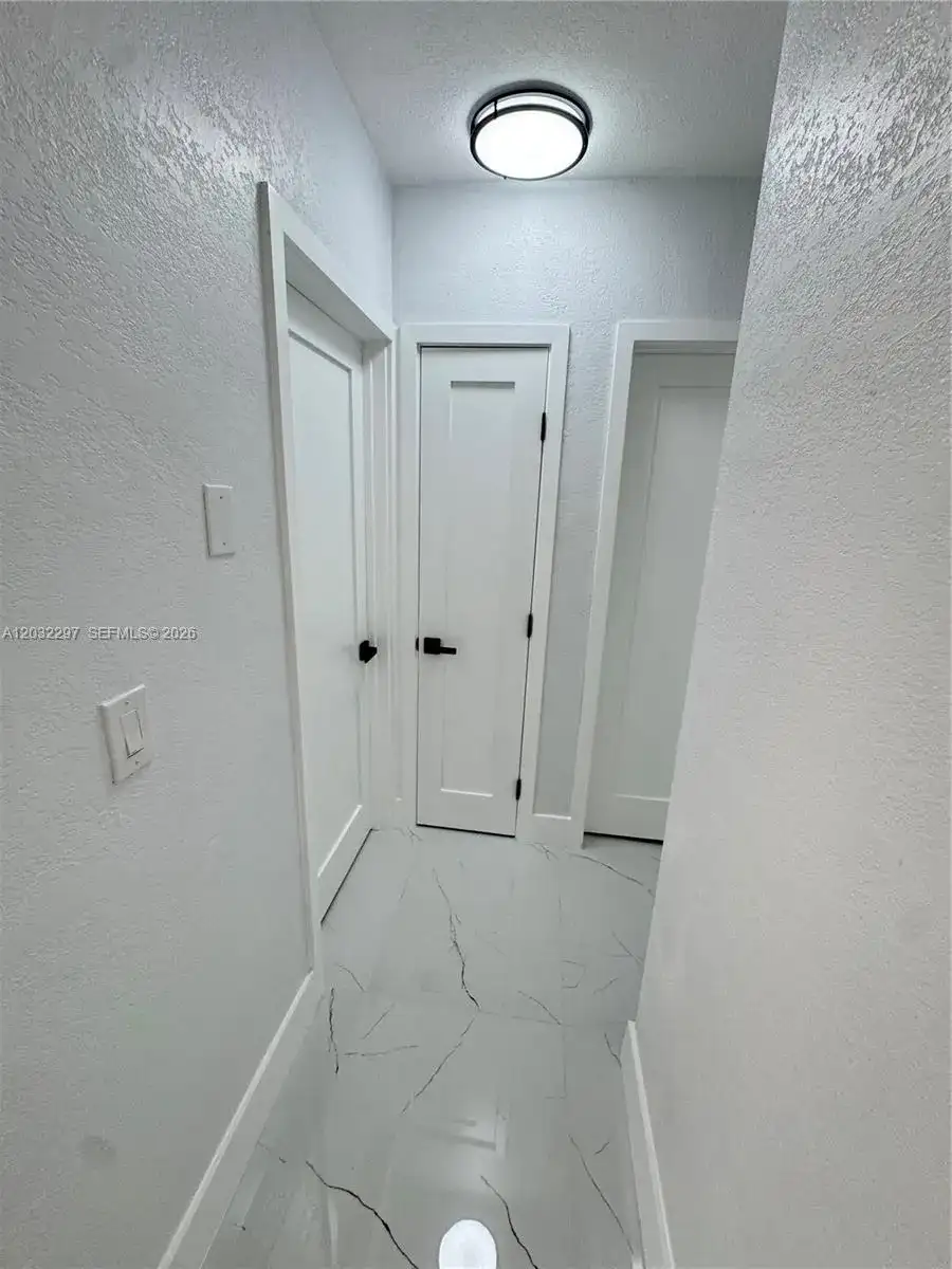 1096 NE 157th Ter, North Miami Beach FL 33162 photo 3