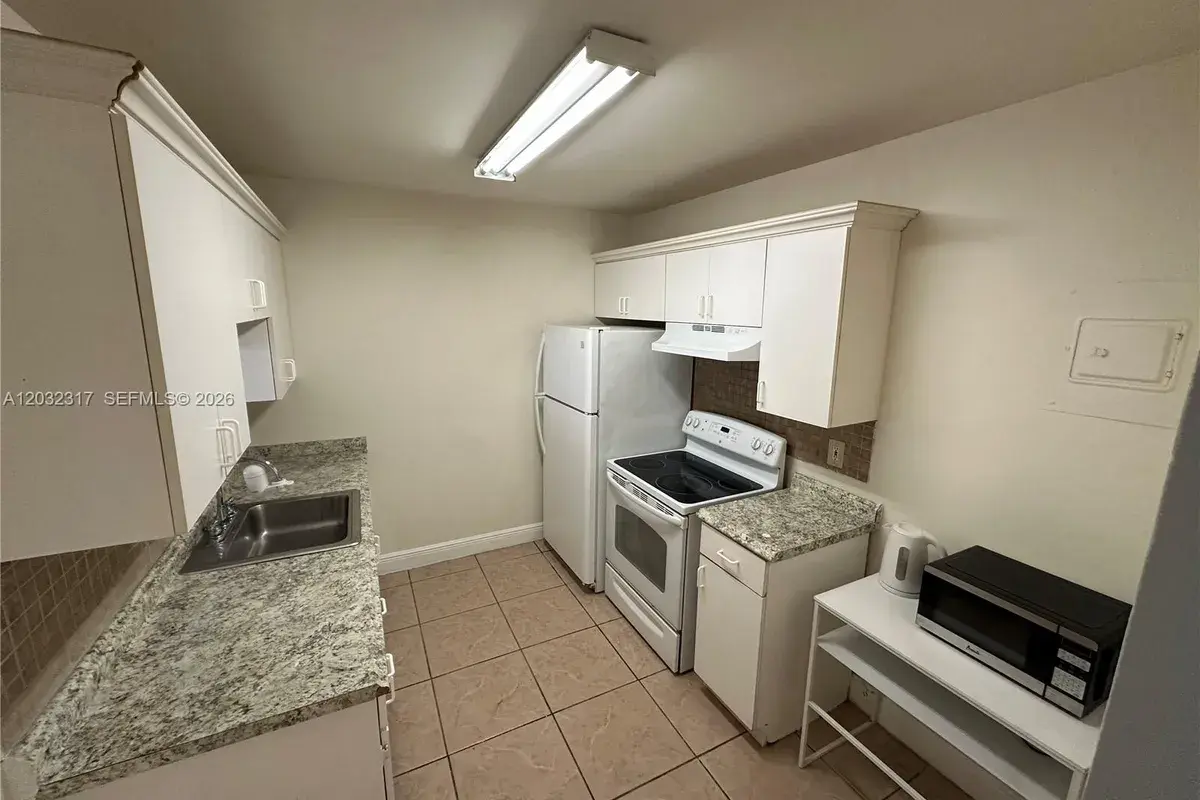 2008 JACKSON ST # 7, Hollywood FL 33020