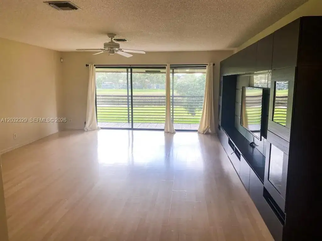 125 S Laurel Dr # 506, Margate FL 33063 photo 3