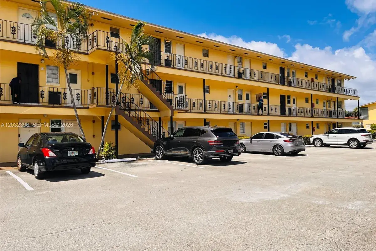 2880 NE 203rd St # 28B, Aventura FL 33180