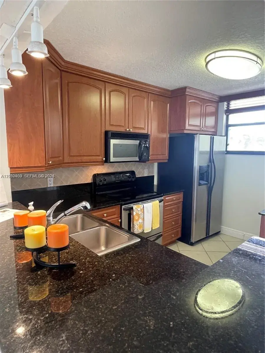110 Lake Emerald # 203, Oakland Park FL 33309