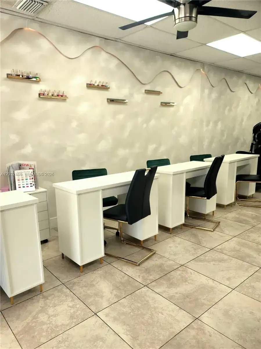 4237 Hollywood Blvd, Hollywood FL 33021 photo 2