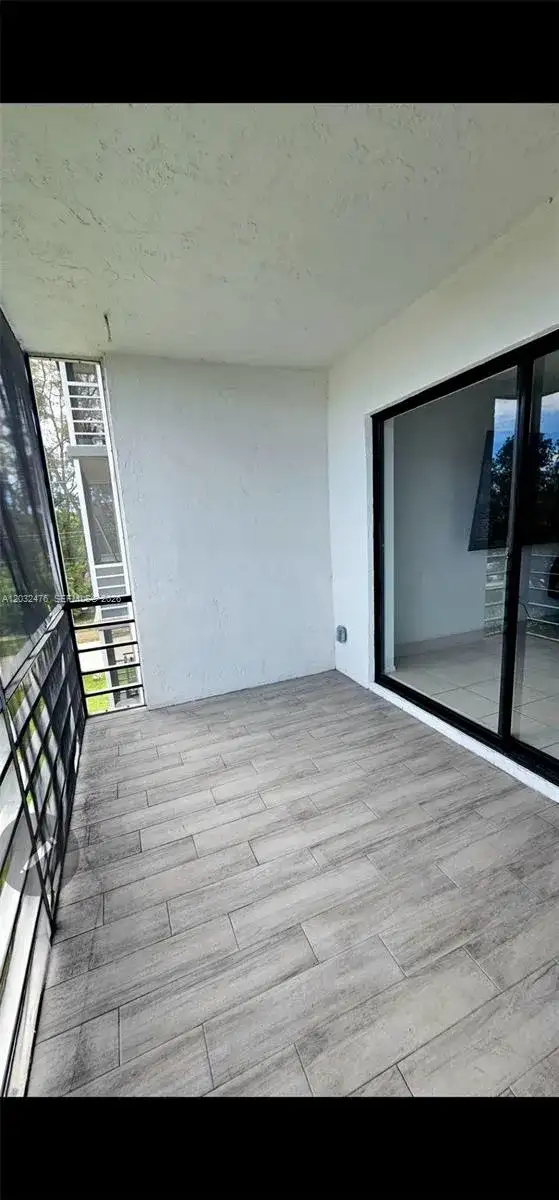 4311 Crystal Lake Dr # 321, Deerfield Beach FL 33064 photo 2