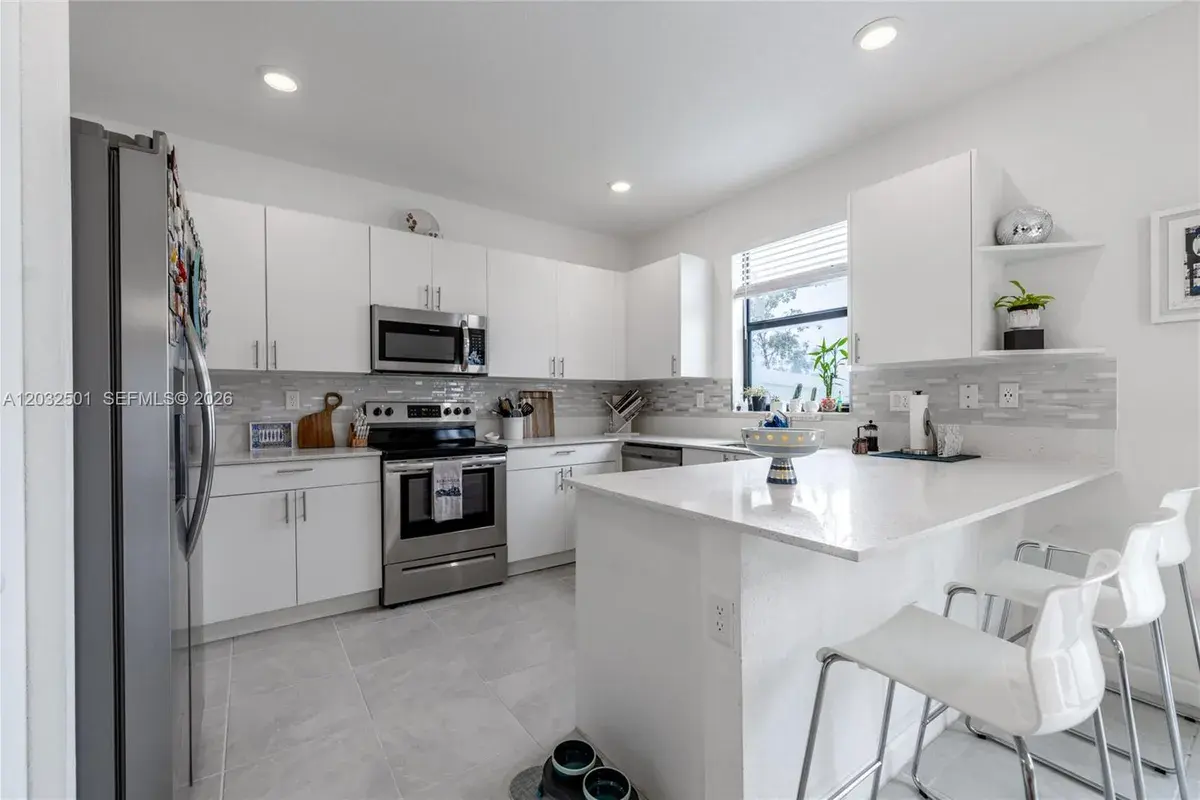 561 NW 204th St, Miami Gardens FL 33169