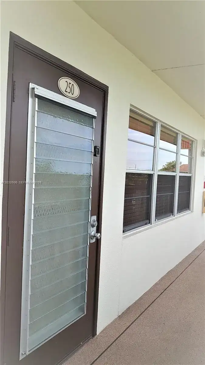 250 Suffolk F # 250, Boca Raton FL 33434 photo 2