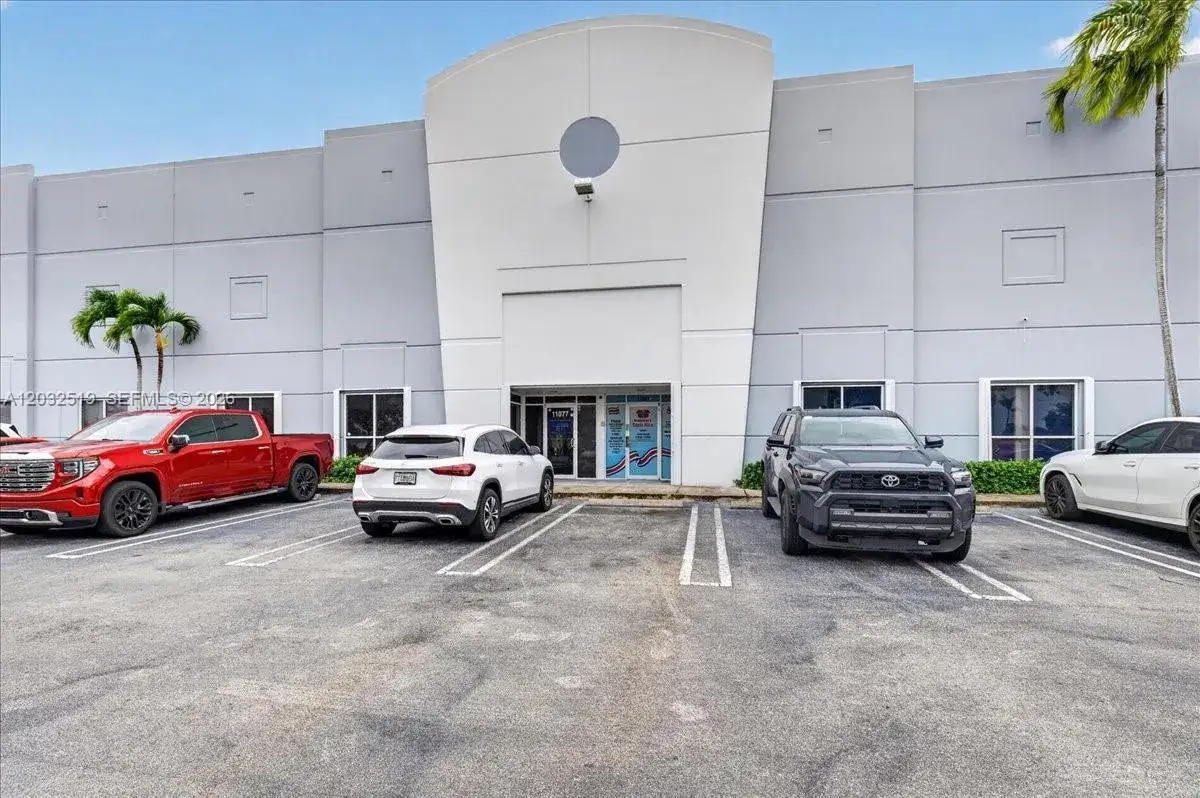 11077 NW 122nd St # 11, Medley FL 33178