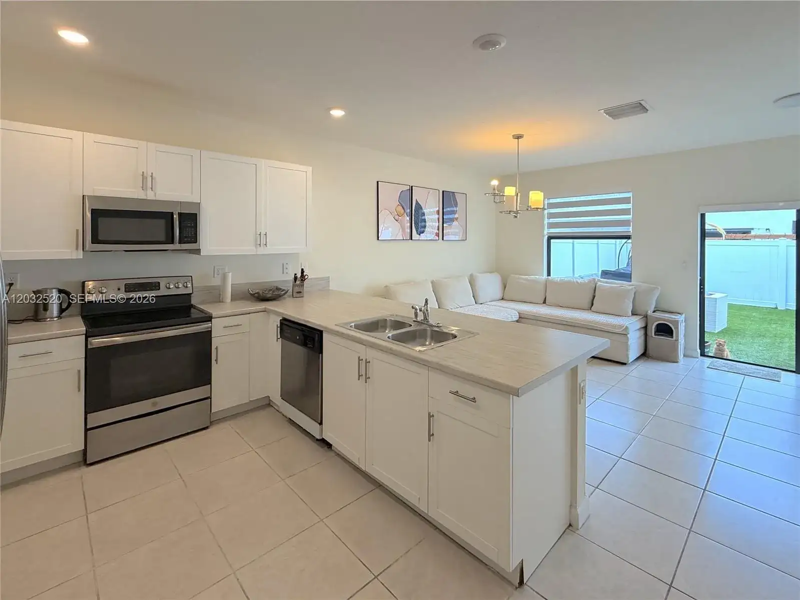10606 W 32nd Ln, Hialeah FL 33018 photo 3