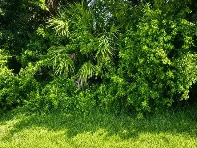 1585 SW Mullinax Ave, Port St. Lucie FL 34953