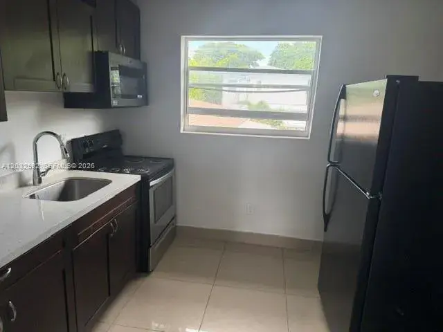 1045 SW 4th St # 5, Miami FL 33130