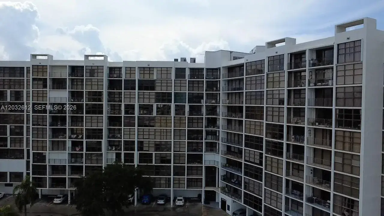 400 Leslie Dr # 1124, Hallandale Beach FL 33009