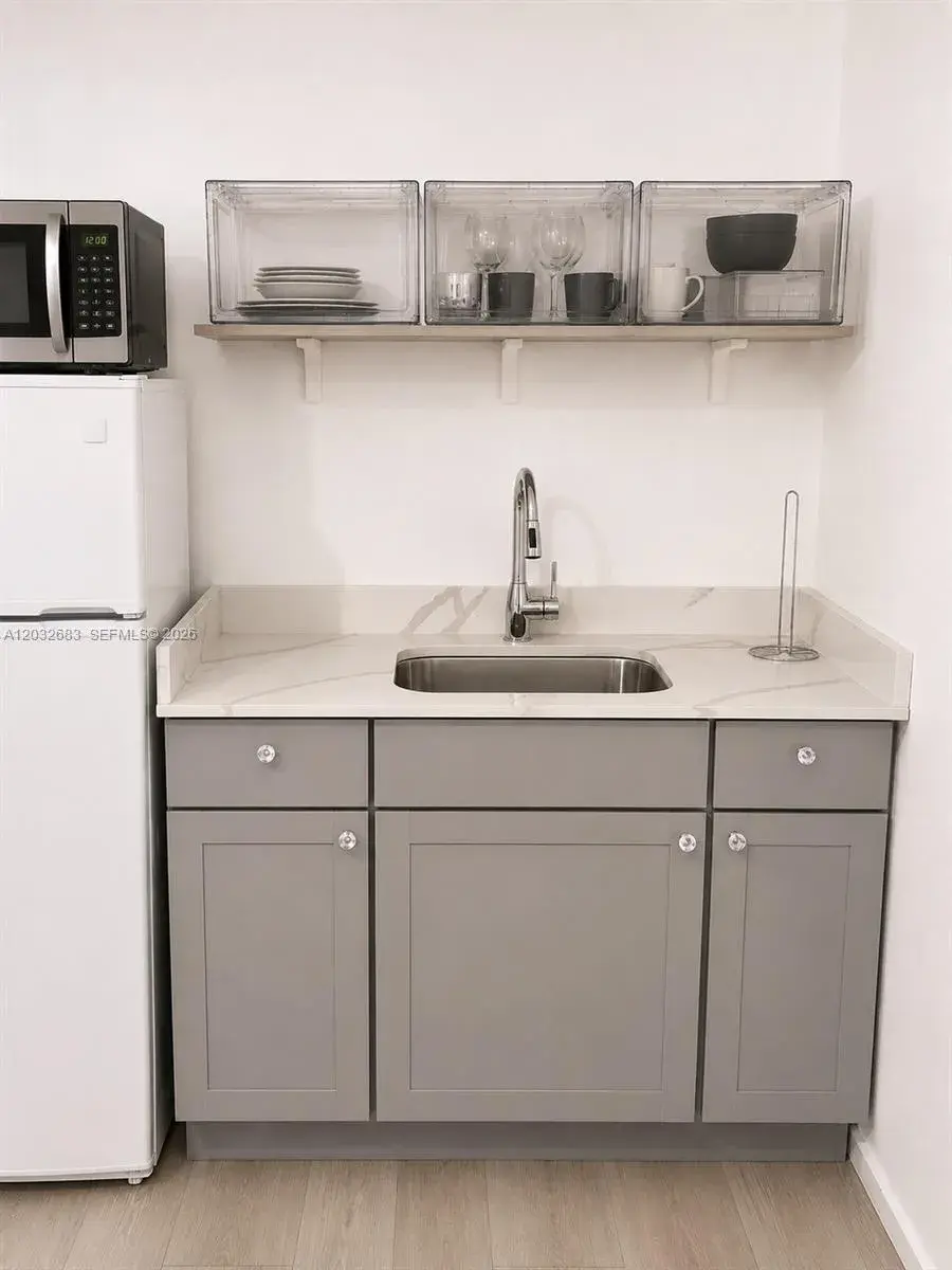 26 Diplomat Pkwy # 2263, Hallandale Beach FL 33009