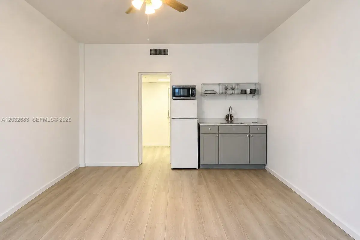 26 Diplomat Pkwy # 2263, Hallandale Beach FL 33009