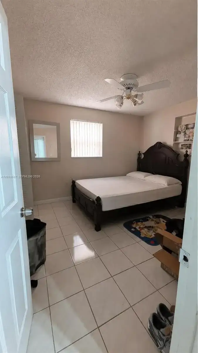 4596 E 8th Ct, Hialeah FL 33013 photo 4