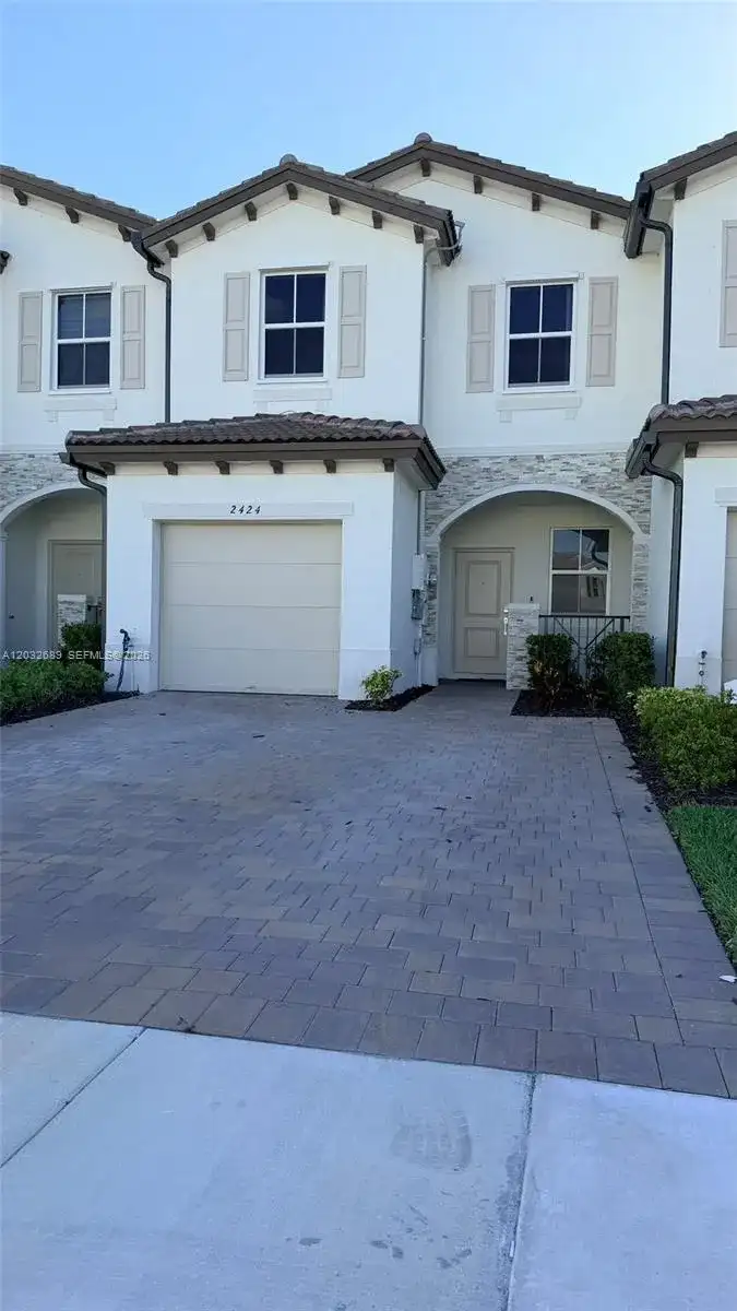 2424 SE 29th St, Homestead FL 33035