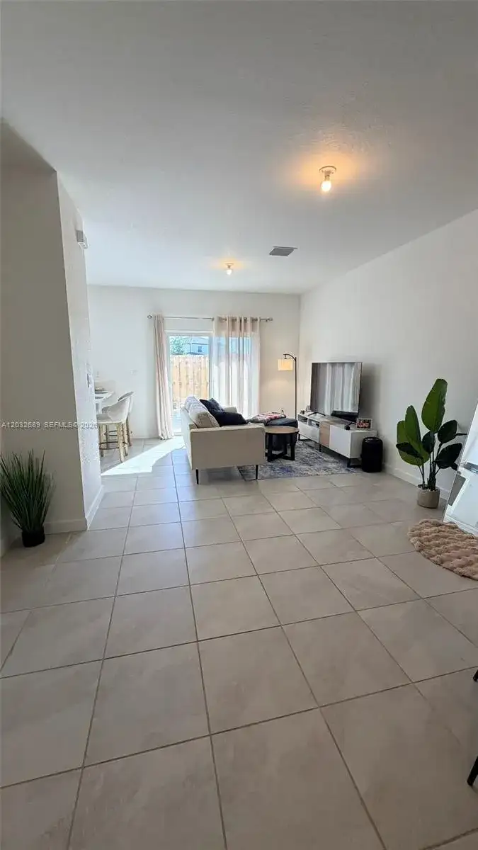 2424 SE 29th St, Homestead FL 33035 photo 2