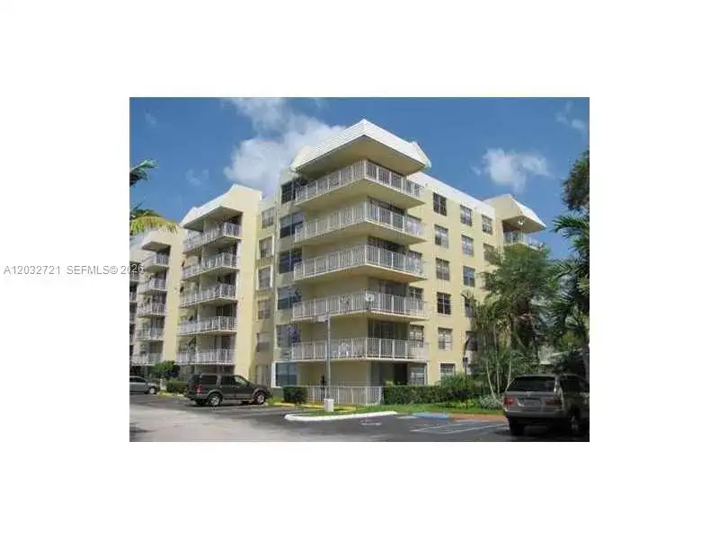 13100 SW 92nd Ave, Miami FL 33176 photo 2