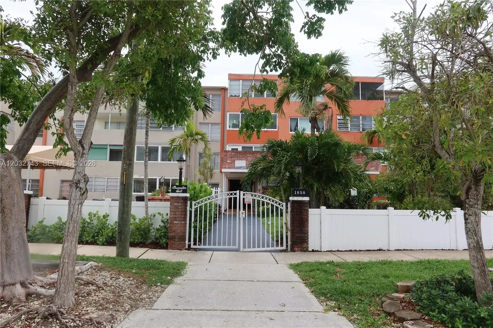 1850 NE 169th St # 312, North Miami Beach FL 33162