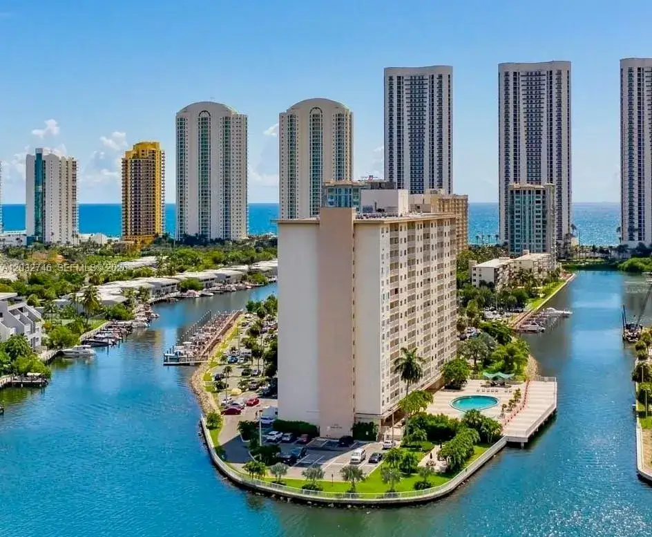 400 Kings Point Dr # 309, Sunny Isles Beach FL 33160