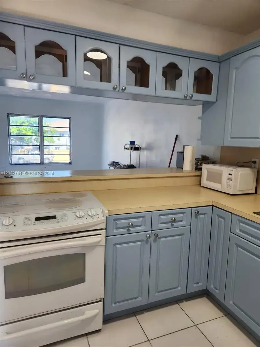 160 Royal Palm Rd # 215, Hialeah Gardens FL 33016