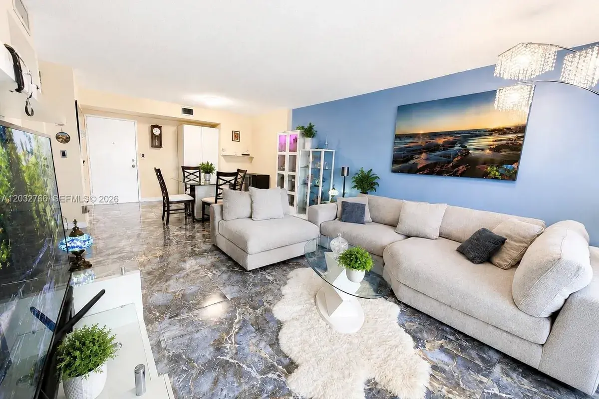 4200 Hillcrest Dr # 403, Hollywood FL 33021