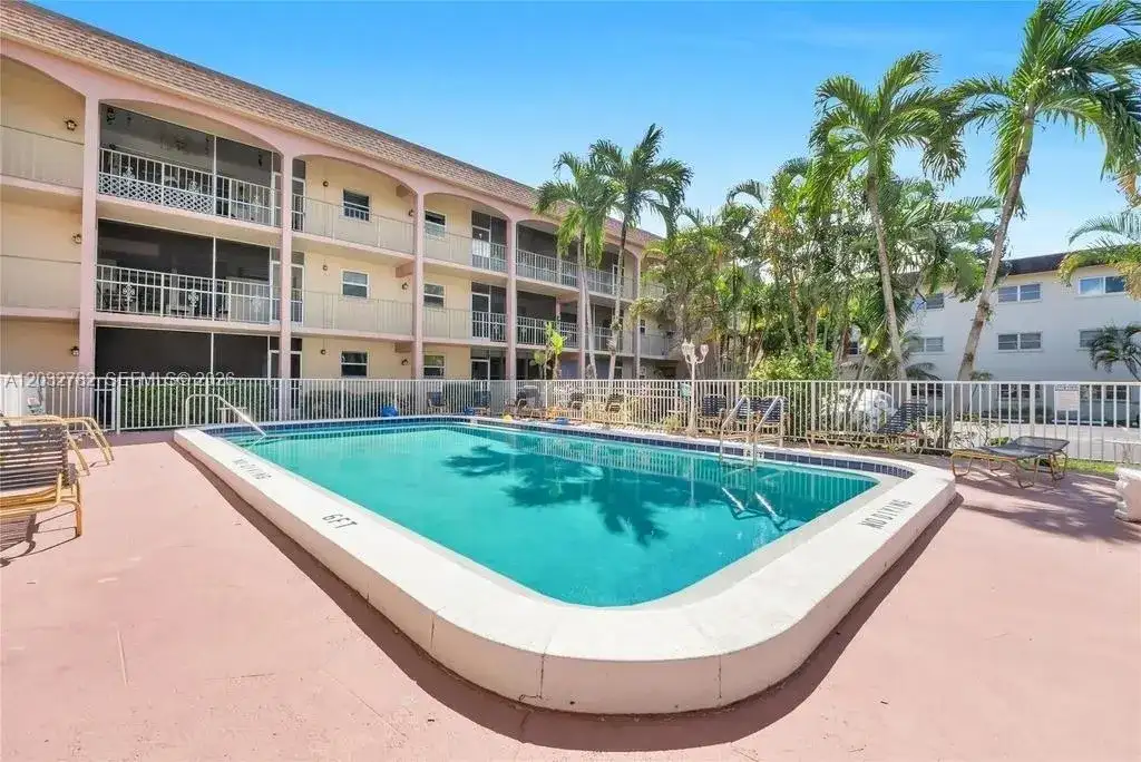 100 SE 6th Ave # 207, Pompano Beach FL 33060 photo 2