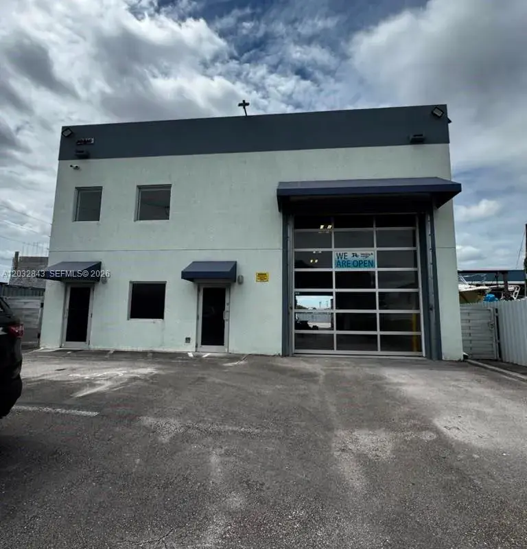10810 NW 22nd St, Sweetwater FL 33172