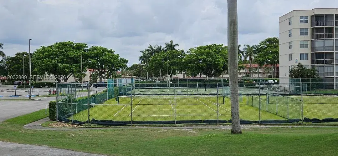 9823 S Hollybrook Lake Dr # 310, Pembroke Pines FL 33025