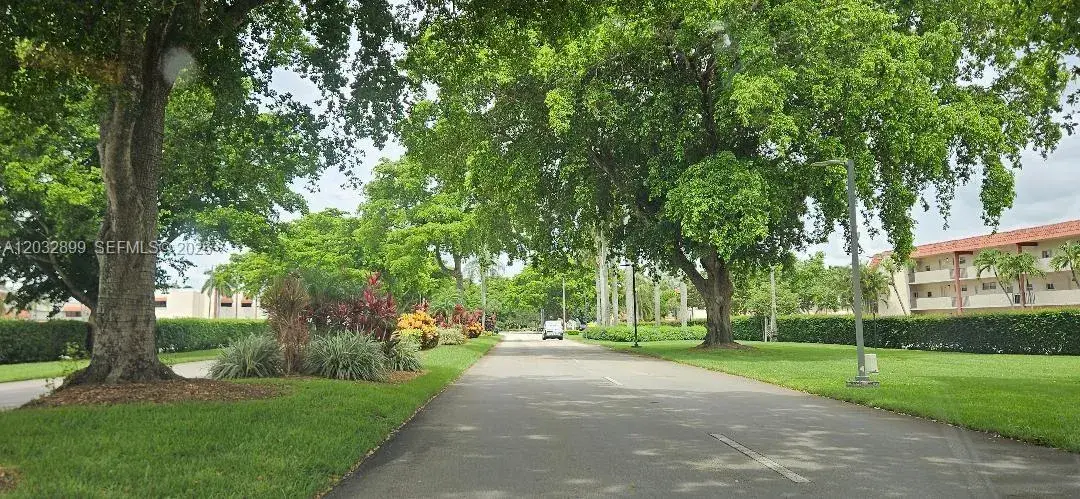 9823 S Hollybrook Lake Dr # 310, Pembroke Pines FL 33025