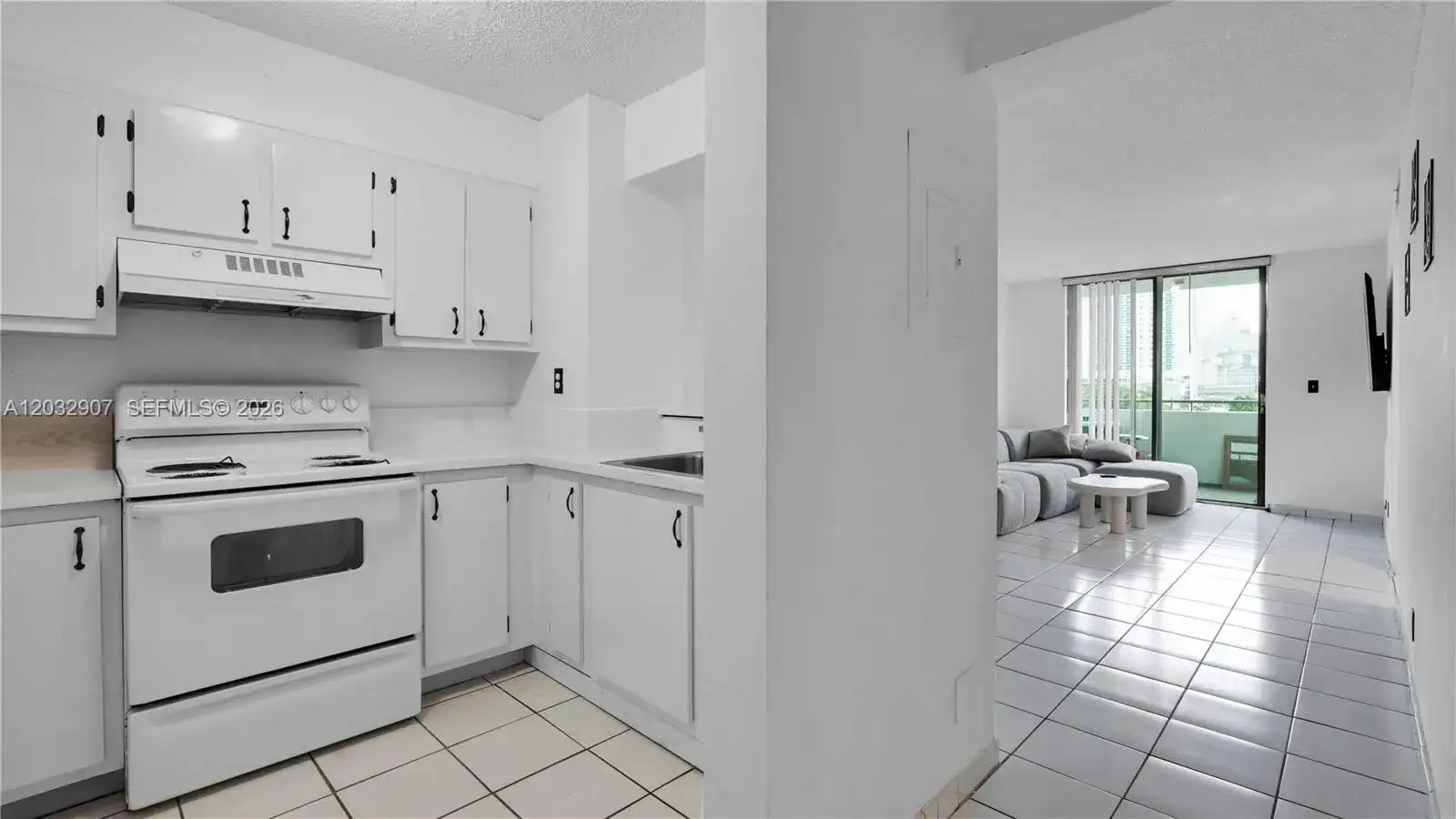 546 SW 1st St # 603, Miami FL 33130 photo 5