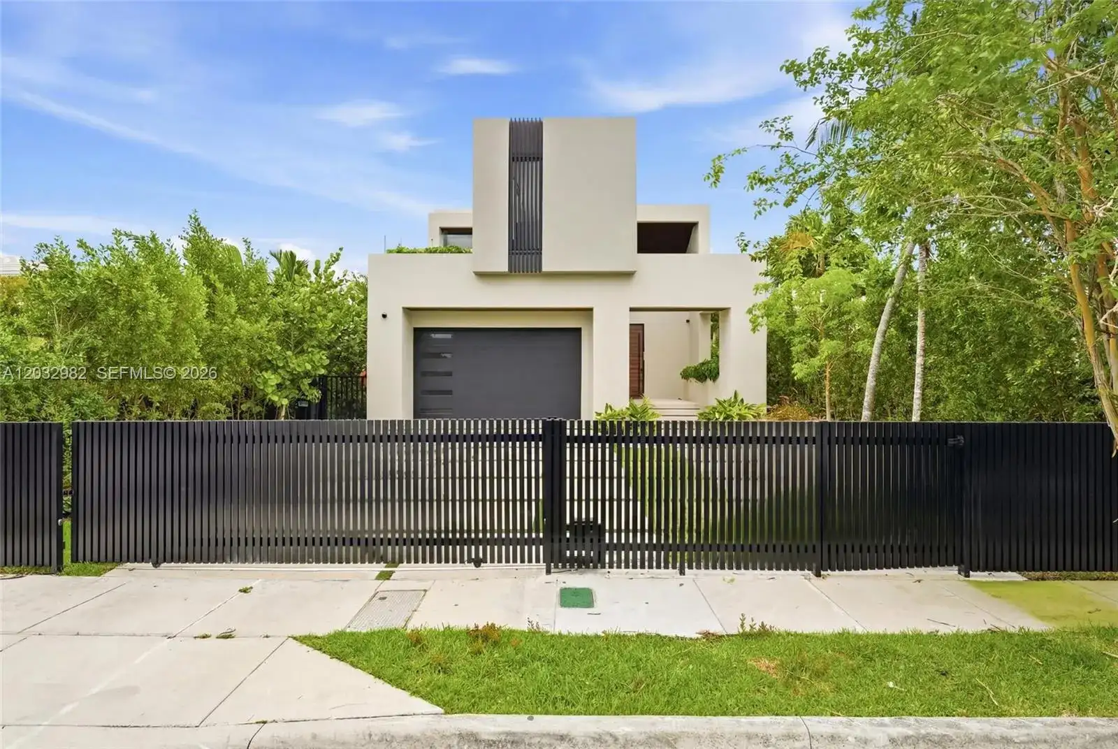 1050 Stillwater Dr, Miami Beach FL 33141 photo 2