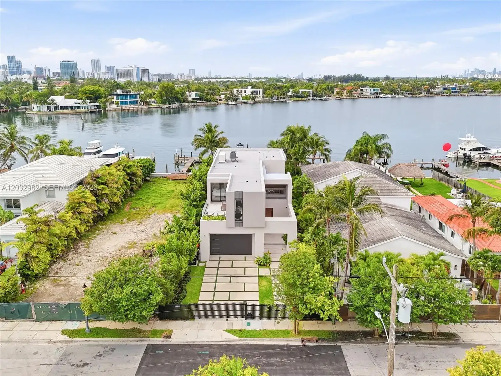 1050 Stillwater Dr, Miami Beach FL 33141 photo 3