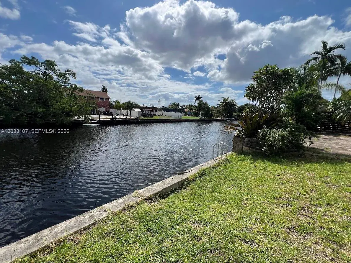 1881 NW 36th St, Oakland Park FL 33309