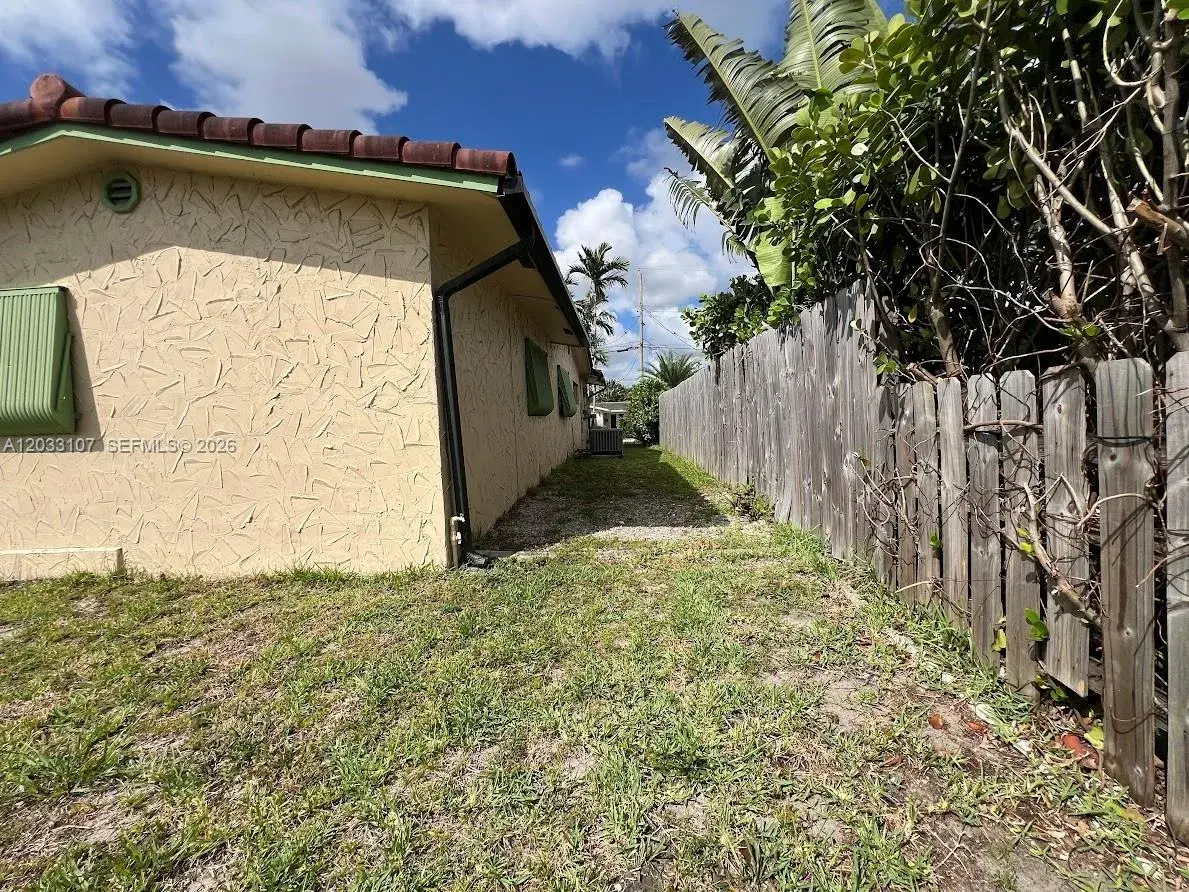 1881 NW 36th St, Oakland Park FL 33309